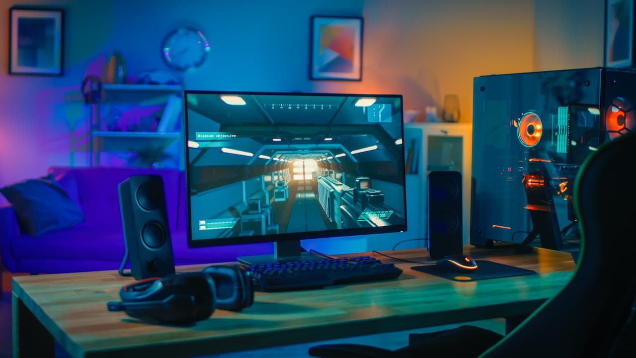 What Does Hz Mean in Monitors: Refresh Rates for Gaming